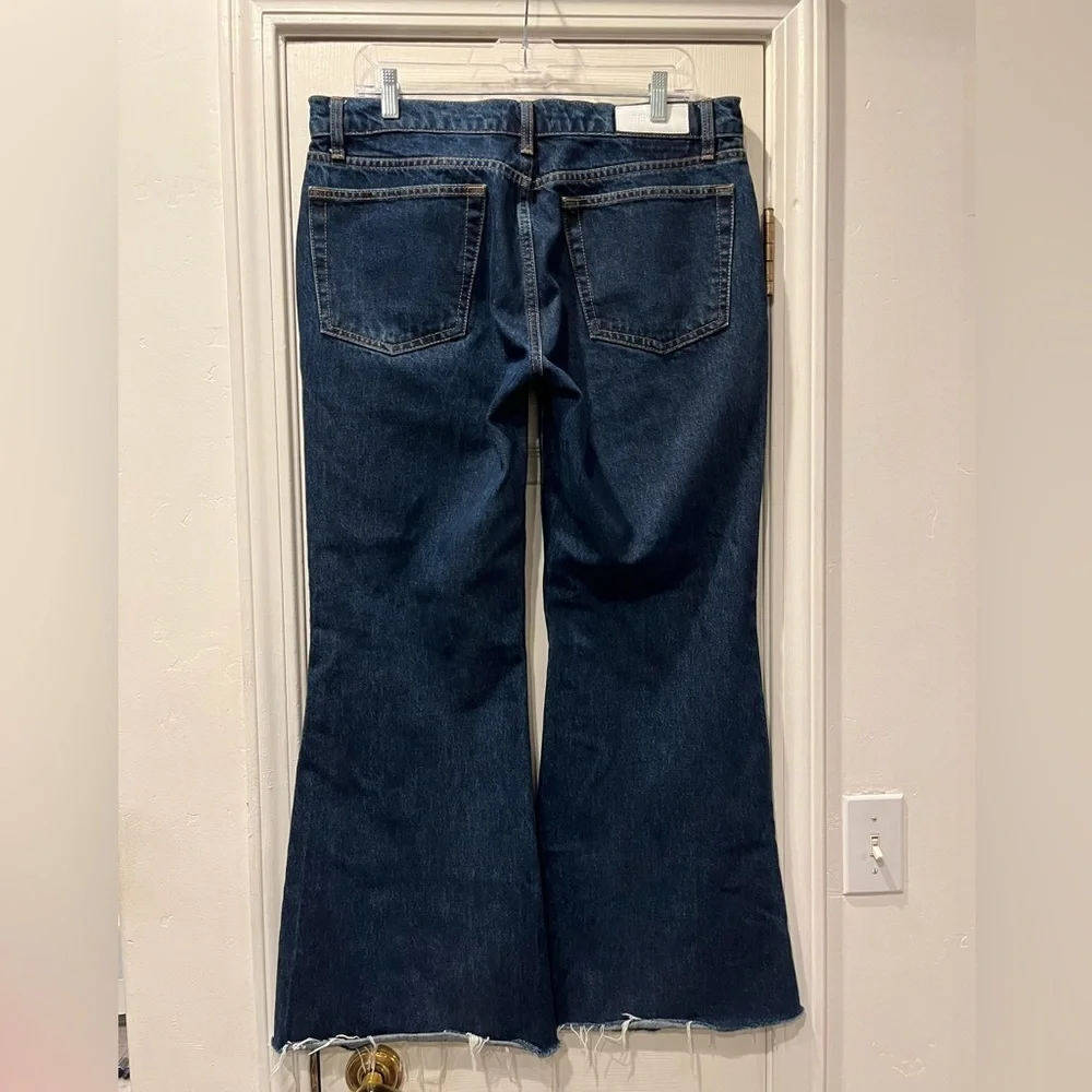 Re\Done- 70s Bell Bottom Heritage Wash Denim Jeans in Size 30. - Picture 3 of 8